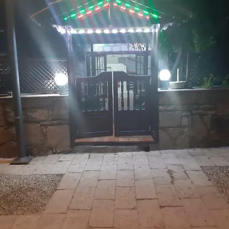 Hotel Adali